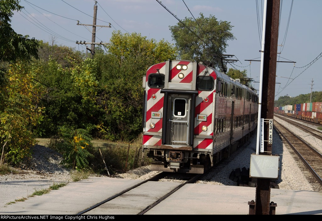 Metra 125 approaches the station stop in Homewood Illinois